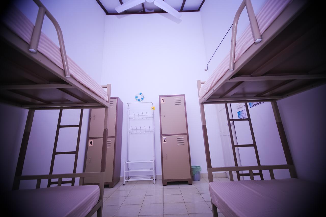 Yoyo Airport Hostel Негомбо Экстерьер фото
