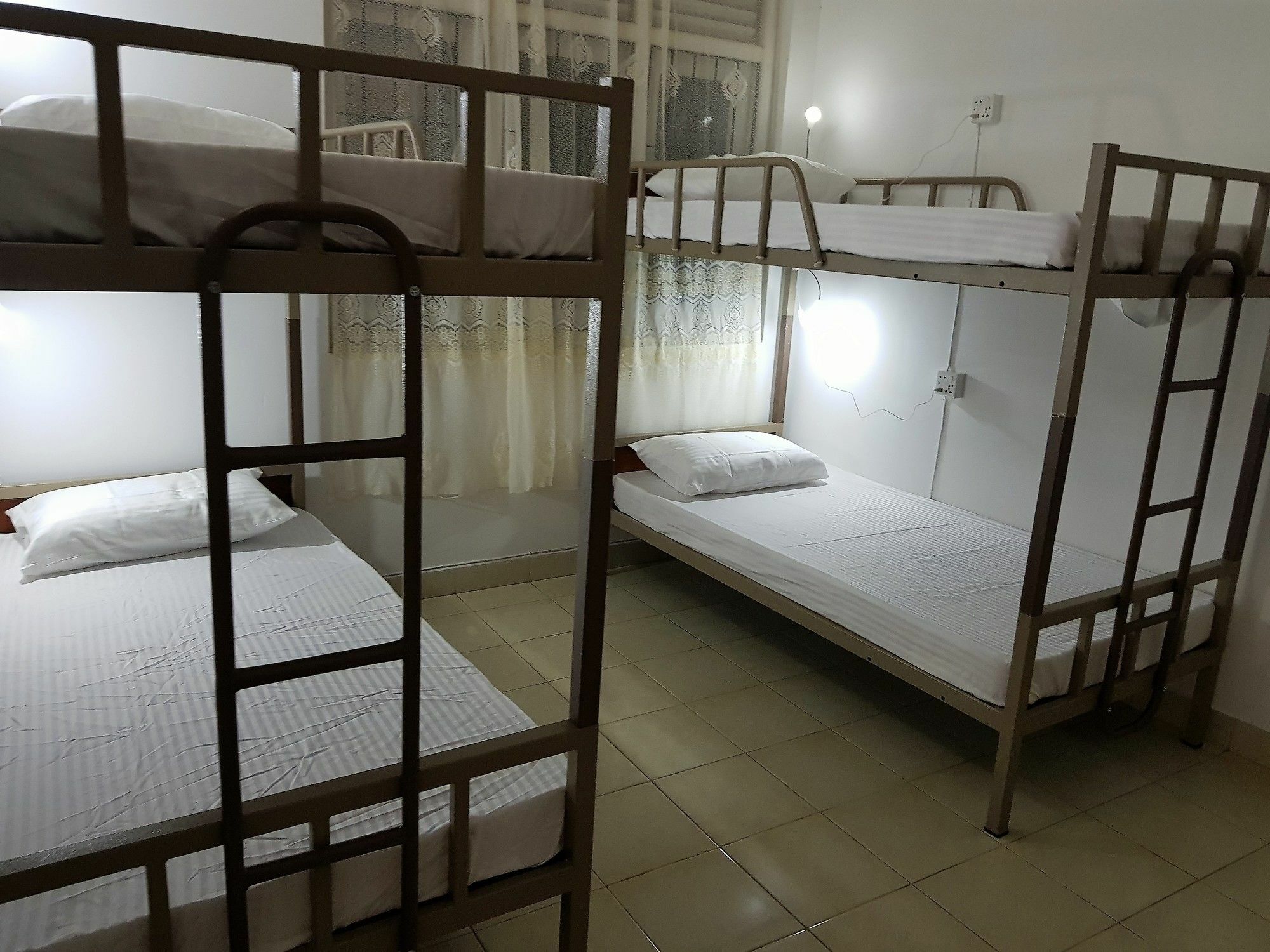 Yoyo Airport Hostel Негомбо Экстерьер фото